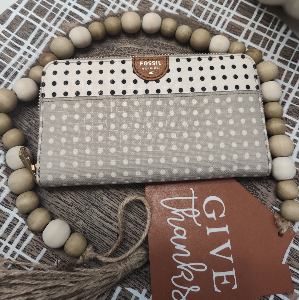 🥰GUC Fossil Brand Polka Dot Zip Around Water Repellent Wallet